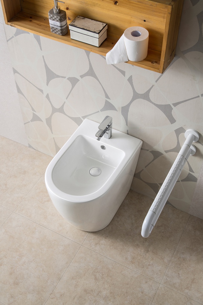 Coppia di Sanitari Filo Muro a Terra della Serie Agata Completa di WC, Bidet, Sedile Softclose e Fissaggi