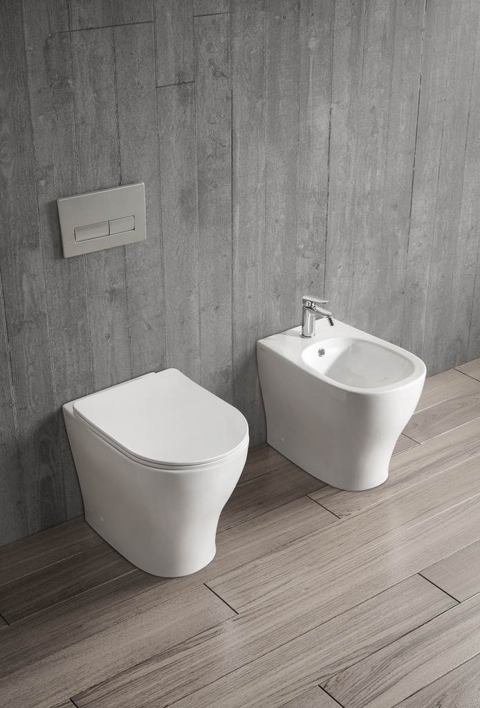 Coppia di Sanitari Filo Muro a Terra della Serie Greta Completa di WC, Bidet, Sedile Softclose e Fissaggi